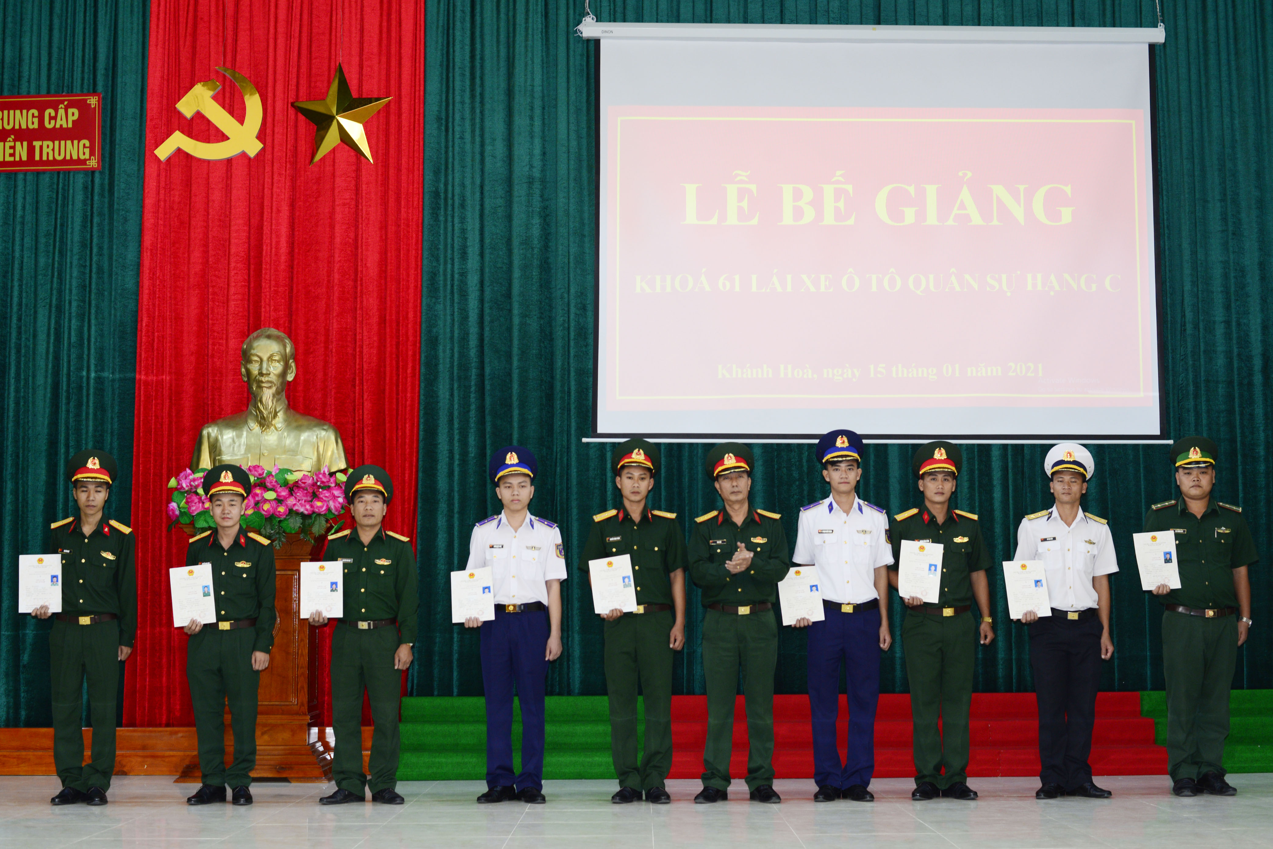 Trường Trung cấp Kỹ thuật Miền Trung, bế giảng khóa 61 lái xe ô tô quân sự hạng C​